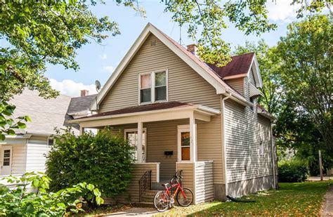 Calm, glistening waters and charming urban attractions set the atmosphere for life in Madison. . Houses for rent madison wi